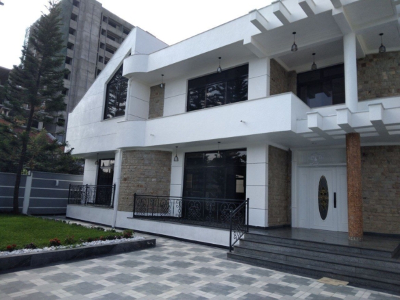 photo 2025 04 29 21 47 04